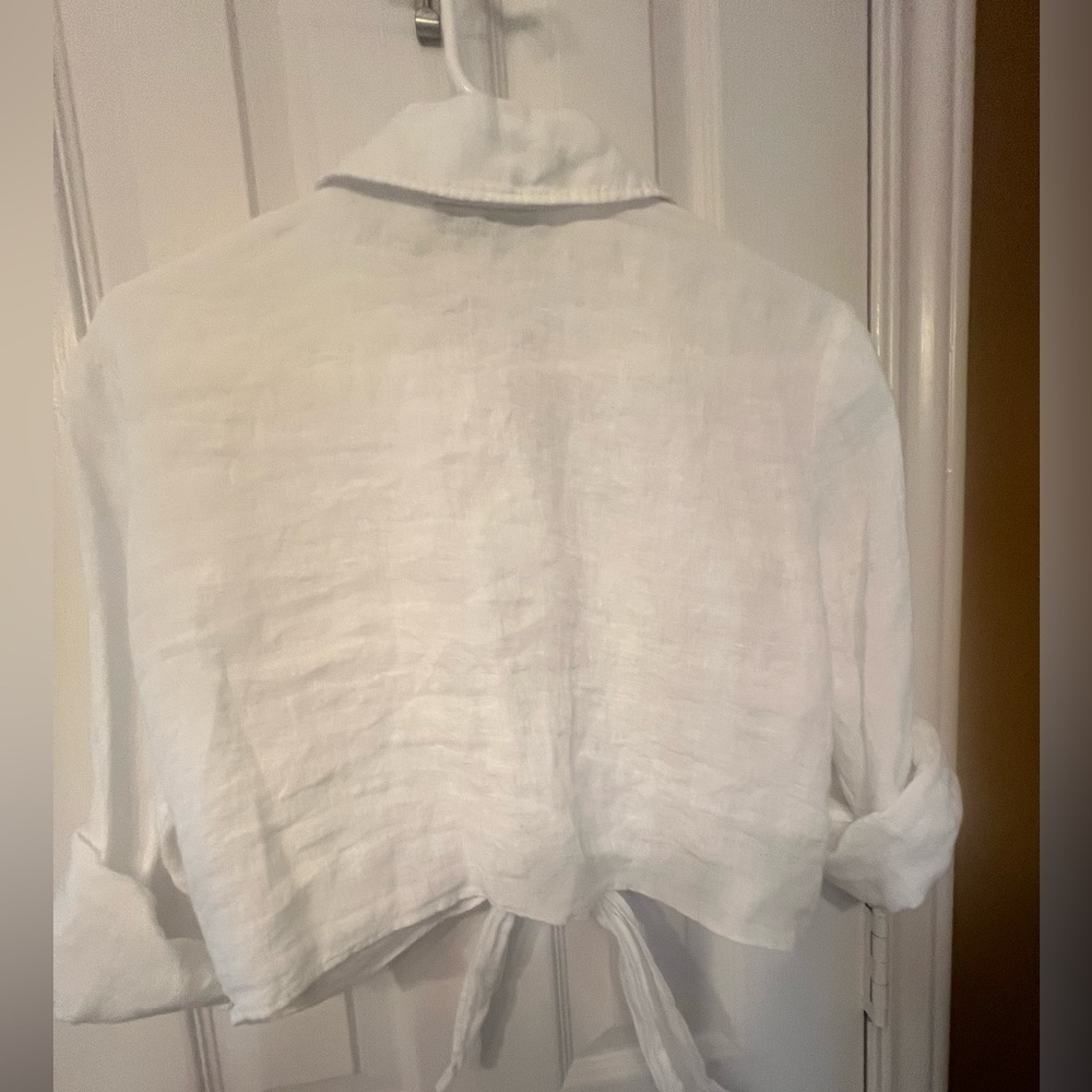 Zara Cropped White Button-Up Tie Front Shirt. Size small - Picture 3 of 3
